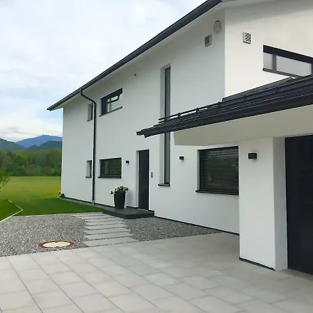 Ferienwohnung Black White Raubling Buitenkant foto