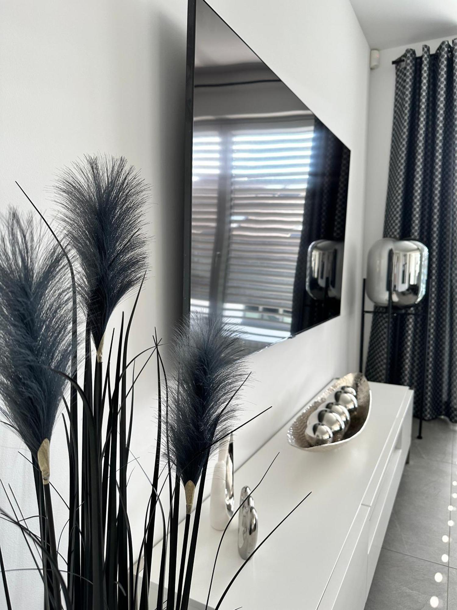 Apartment Black White *