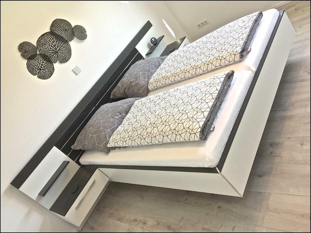 Black White Apartment *