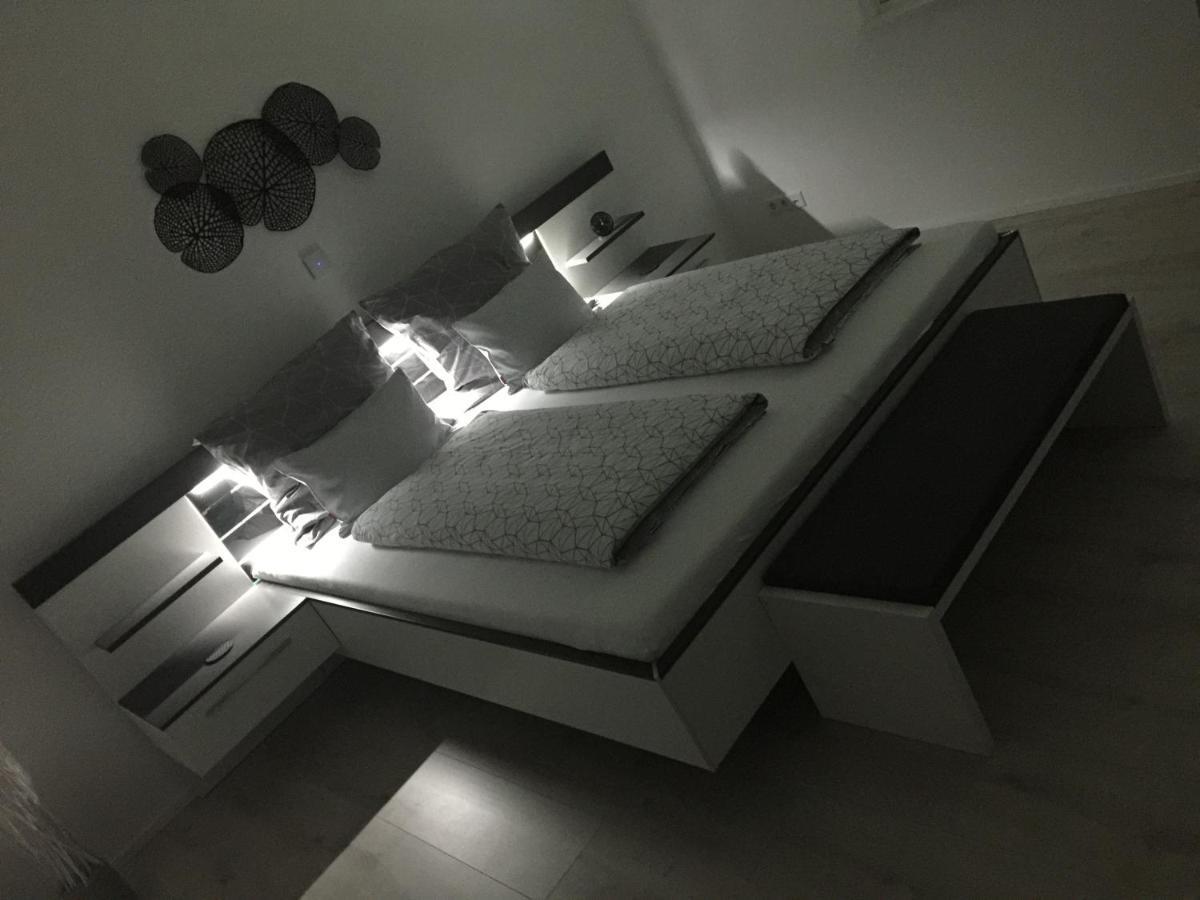 Black White Apartment *